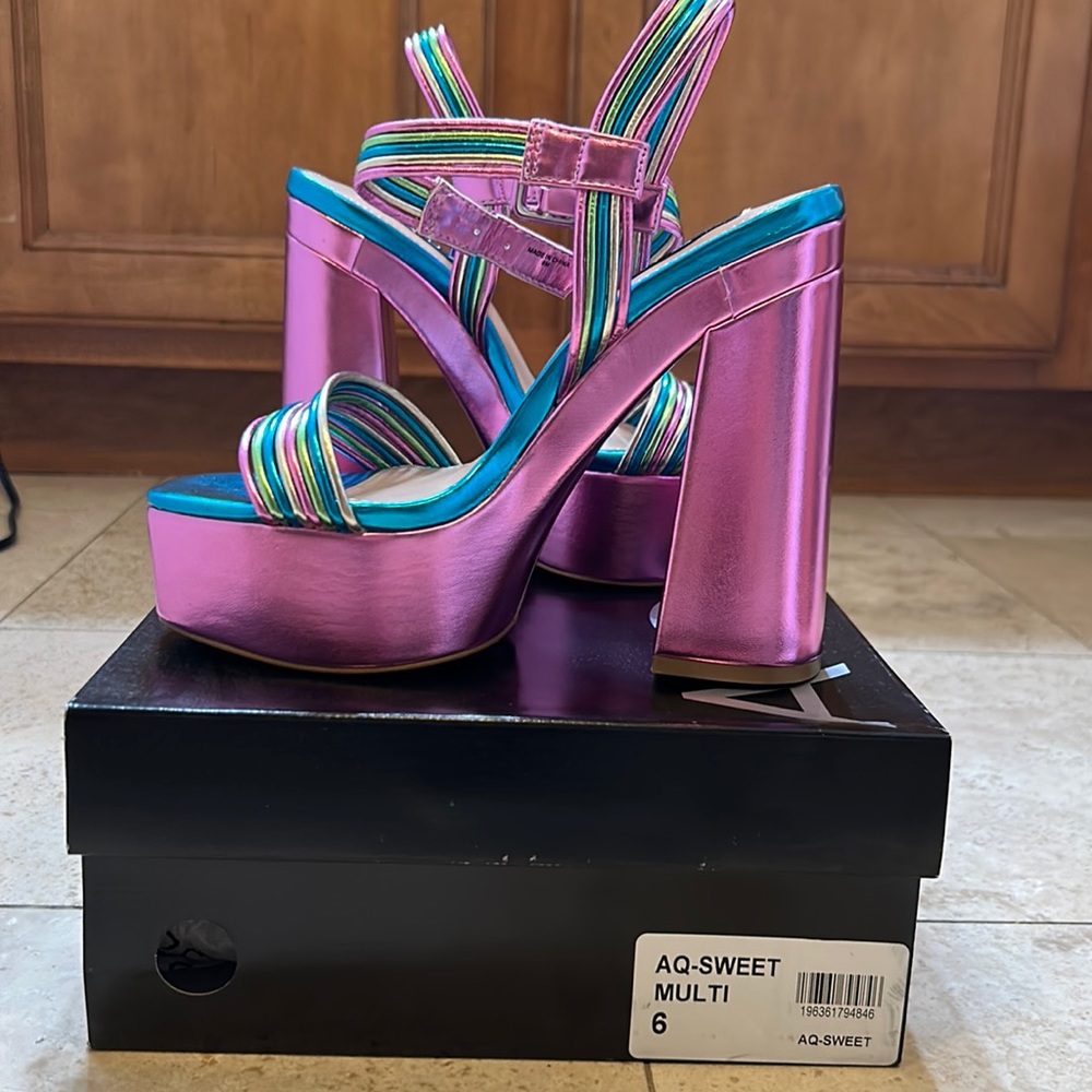 New Aqua AQ Sweet Bloomingdale’s Platform Multicolor Size 6